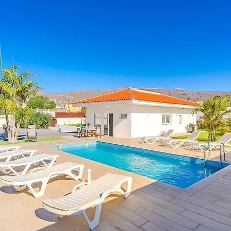 Ave Del Paraiso Villa